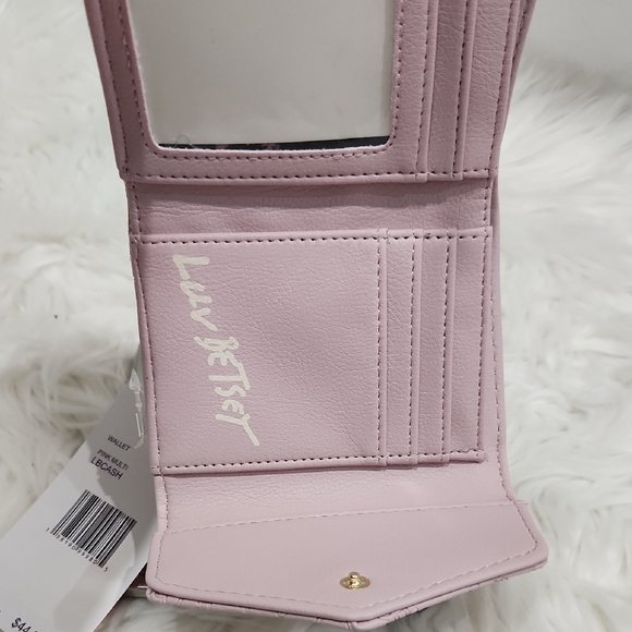 🔹️Betsey Johnson🔹️ Pink Multi LBCASH Trifold Wallet ✨️💗 - Picture 6 of 7